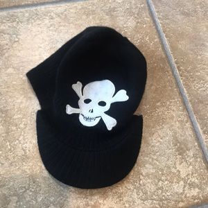 Black skull beanie